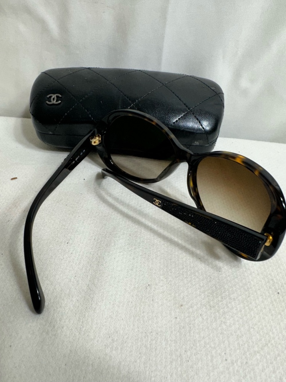 Chanel Oversized Sunglasses - Picture 4 of 12